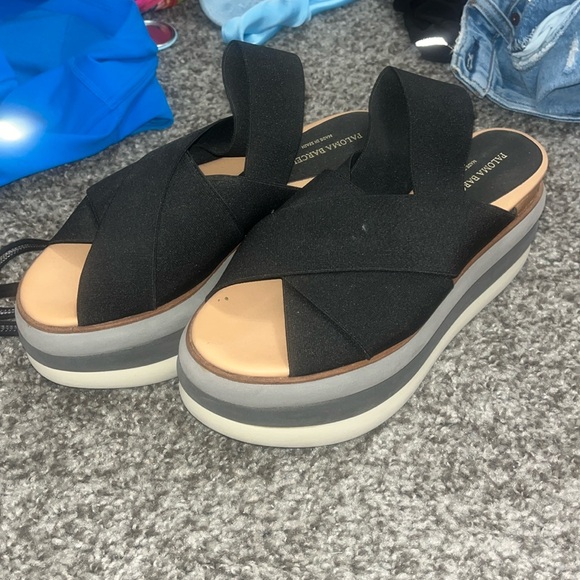 Paloma Barcelo - Picture 1 of 3